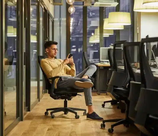 Z Kuşağı beklentileri: Esnek çalışma, yüksek maaş ve düşük sadakat üzerine AGS Global'in Liderlerin Z Kuşağı Karnesi araştırması.