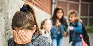 Akran zorbalığı ve siber zorbalık hakkında uzman görüşleri: Okulda zorbalık, duygusal şiddet ve zorbalıkla mücadele yöntemleri.