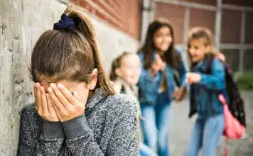 Akran zorbalığı ve siber zorbalık hakkında uzman görüşleri: Okulda zorbalık, duygusal şiddet ve zorbalıkla mücadele yöntemleri.