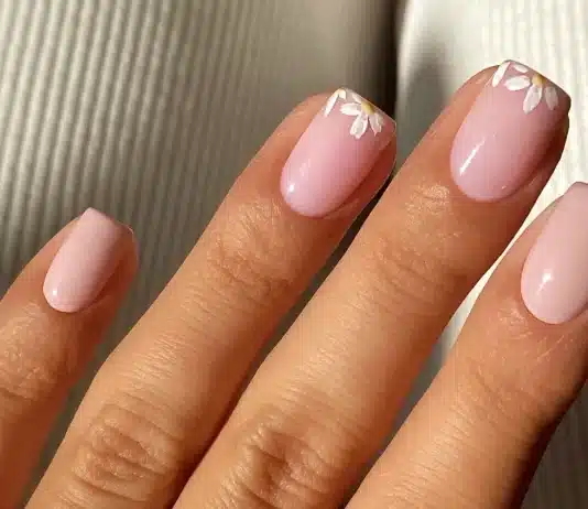 Takma tırnak ve kalıcı oje uygulamalarının tırnak sağlığı ve tırnak yapısı üzerindeki olumsuz etkileri hakkında uzman uyarısı.