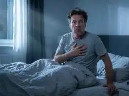 Uyku apnesi belirtileri: Gece sessizliği bozan gizli tehlike! Uyku apnesi belirtileri, tıkayıcı uyku apnesi tanısında kullanılan polisomnografi ve CPAP cihazı ile tedavi yöntemleri.