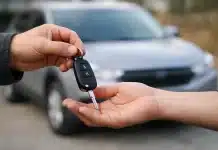 Arabam Ne Kadar Eder? Nereden Öğrenirim? Arabam ne kadar eder sorusuna yanıt arayan bir sürücü için araç değerleme ve ikinci el araç fiyatlarını gösteren görsel