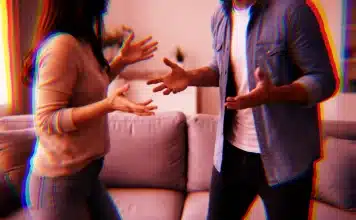 Ekonomik zorluklar çiftlerin arasını açıyor: Çatışmalar neden artıyor? Ekonomik zorluklar yaşayan tartışan çift görseli