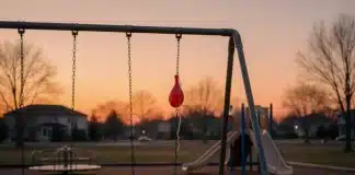 Gençlerde şiddet ve toplumsal tepkisizliği simgeleyen, el ele tutuşan çocuklar ve arkada yükselen karanlık bir gölge illüstrasyonu.