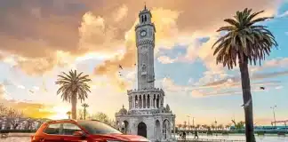 İzmir’de Araç Kiralamanın En Kolay Yolu İzmir araç kiralama ile şehir merkezi, sahil yolu ve çevre ilçeleri özgürce keşfetmeyi yansıtan gerçekçi sahne