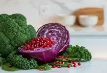 Mutfaktaki kalkan: Kanserden korunma ve bağışıklık güçlendirme için mevsimsel beslenme rehberi Kanserden korunma sağlayan taze kış sebzeleri ve meyvelerinden oluşan sağlıklı beslenme tabağı