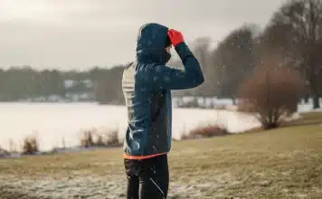 Kışın egzersiz yaparken sağlığınızı korumanın 8 altın kuralı Kışın egzersiz yapmak için doğru ısınma ve kıyafet seçimi tekniklerini anlatan bilgilendirici spor görseli