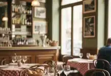 Restoran ve kafelerde kuver ücreti kaldırılıyor: Ticaret Bakanlığı’ndan yeni düzenleme hazırlığı Ticaret Bakanlığı'nın restoran ve kafelerdeki ek ücretleri yasaklayan yeni düzenlemesini temsil eden adisyon ve menü görseli.