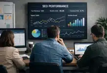 SEO Ajansı Nedir, Ne İş Yapar? Profesyonel SEO ajansı ekibinin veri analizi ve arama motoru performansını değerlendirdiği gerçekçi çalışma sahnesi