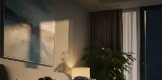 Burun tıkanıklığı neden gece saatlerinde artıyor ve uyku düzenini nasıl etkiliyor? Burun tıkanıklığı neden gece saatlerinde artıyor sorunu yaşayan birinin uyku sırasında nefes alışı