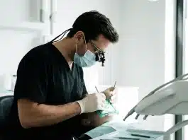 Diş kaybı sadece estetik bir sorun değil: Nedenleri ve tedavi seçenekleri