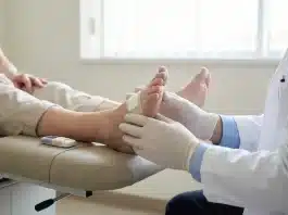 Diyabetik ayak yaraları hakkında bilinmesi gerekenler ve korunma stratejileri Diyabetik ayak yaraları için uzmanlar tarafından önerilen koruyucu yöntemler ve düzenli kontrol süreçleri