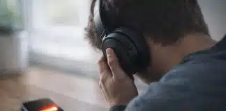 Kulaklık kullanımı kalıcı işitme kaybına yol açabilir Kulaklık kullanımı işitme kaybı riskine karşı uzman uyarısı