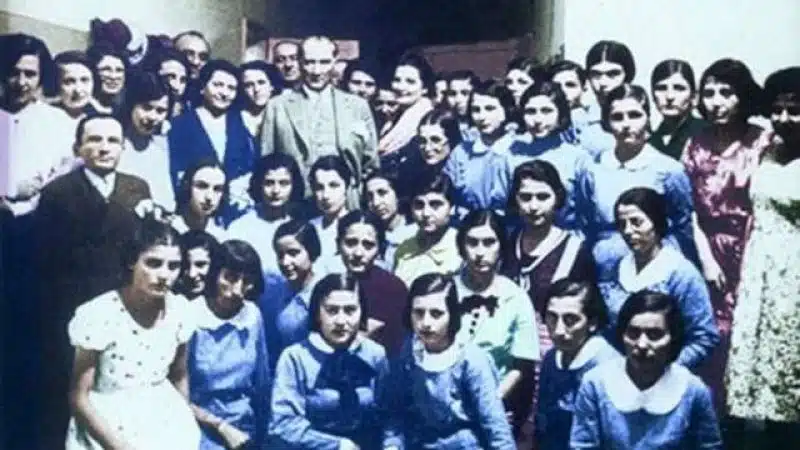 atatürk çocuklar ve gençlerle