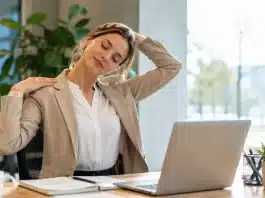 Masa başı çalışanlar için ofis ergonomisi ve omurga sağlığı Masa başı çalışanlar için ofis ergonomisi ve omurga sağlığını koruma yöntemleri.