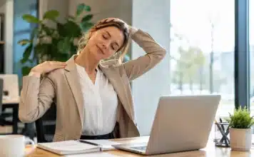 Masa başı çalışanlar için ofis ergonomisi ve omurga sağlığı Masa başı çalışanlar için ofis ergonomisi ve omurga sağlığını koruma yöntemleri.