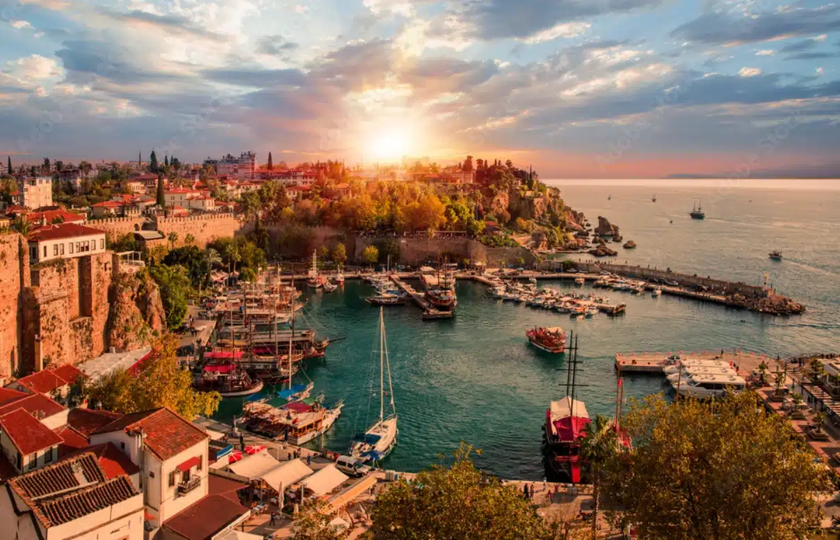 antalya kaleiçi gezi seyahat ve konaklama rehberi