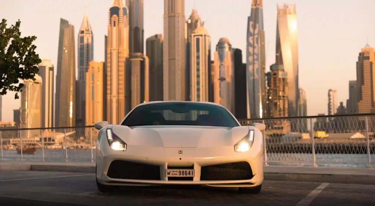 BAE'de lüks araç kiralama rehberi: Dubai kiralık araba hizmetleri hakkında bilgiler.