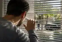 Paranoya belirtileri nelerdir: Şüphecilik ile sanrı arasındaki ince çizgi paranoya belirtileri gösteren hasta muayenesi