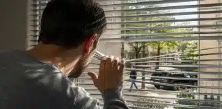 paranoya belirtileri gösteren hasta muayenesi