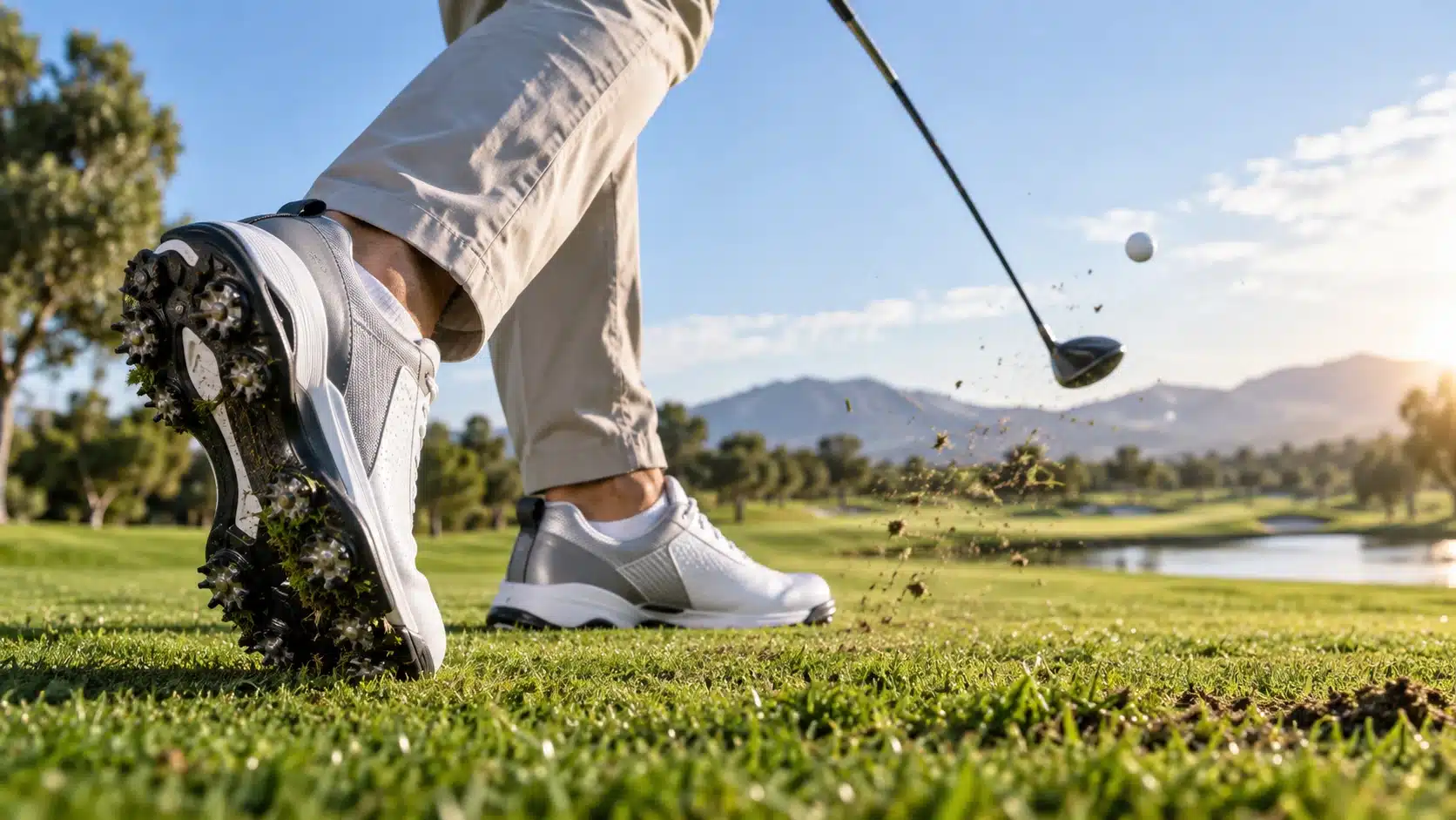 Golf ayakkabısı modellerinin sahada sunduğu denge, zemin tutuşu ve vuruş konforunu açıklayan kapsamlı rehber.