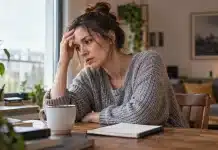 Ruminasyon zihni nasıl ele geçirir: Sürekli aynı olayı düşünmenin ardındaki bilişsel tuzak Ruminasyon döngüsünü sonlandırmak için zihnini dinlendiren kişi