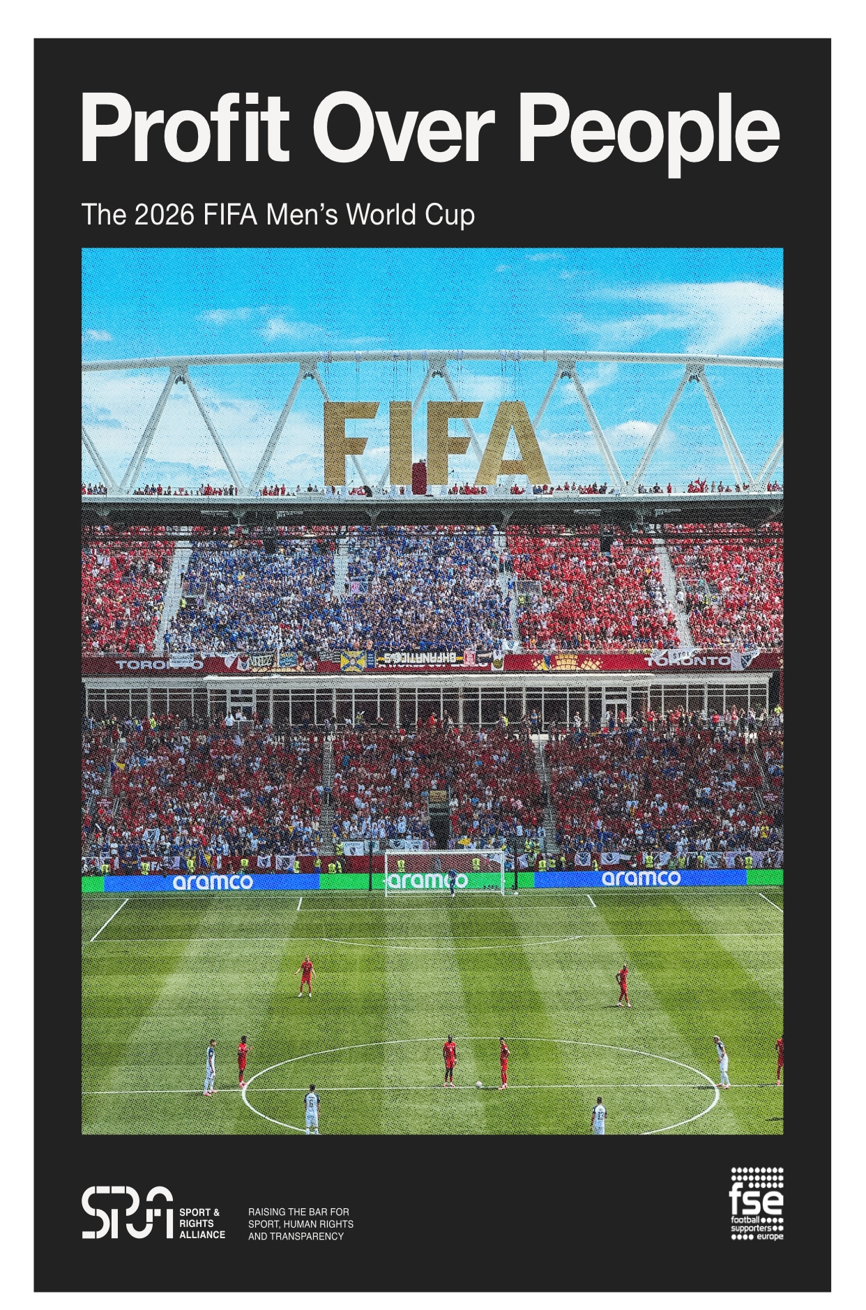 “Profit Over People” raporunun kapağı: Toronto’da dolu tribünler önünde oynanan bir maç ve tavandaki FIFA yazısı