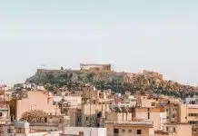 Atina’da otel yatırımı: Beş yıllık kirayı peşin almak mı, yıllara yaymak mı? Atina'da otel yatırımı yapılan şehir merkezinin kuş bakışı görünümü