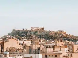 Atina’da otel yatırımı: Beş yıllık kirayı peşin almak mı, yıllara yaymak mı? Atina'da otel yatırımı yapılan şehir merkezinin kuş bakışı görünümü