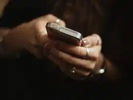 Dijital çağ beyni sessizce değiştiriyor: Beyin sağlığı için 6 alışkanlık Beyin sağlığı açısından uzun süreli akıllı telefon kullanımı