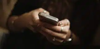 Dijital çağ beyni sessizce değiştiriyor: Beyin sağlığı için 6 alışkanlık Beyin sağlığı açısından uzun süreli akıllı telefon kullanımı