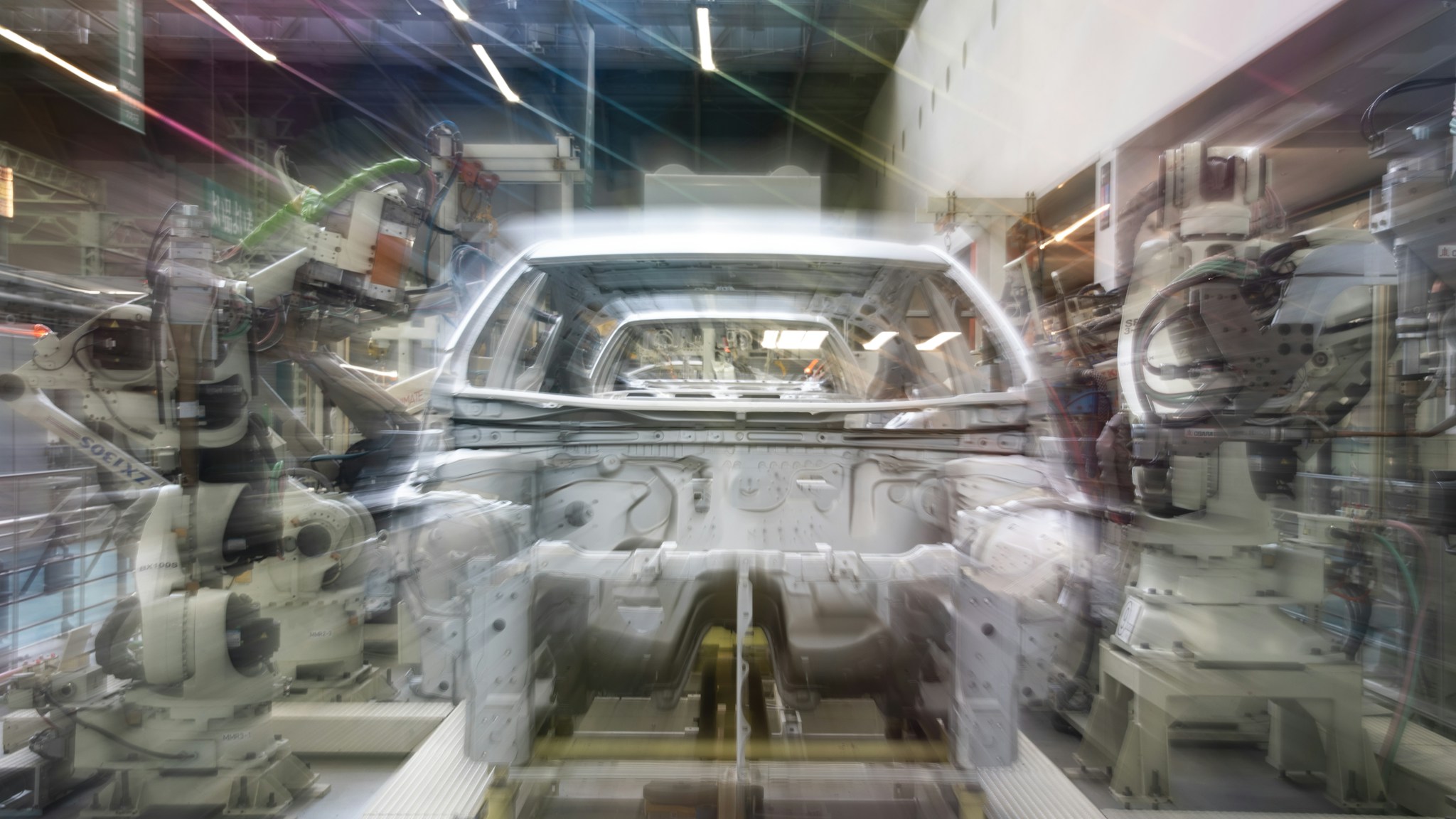 Otomobil fabrikasında robotlu montaj hattı; Gümrük Birliği otomotiv ihracatı için kritik
