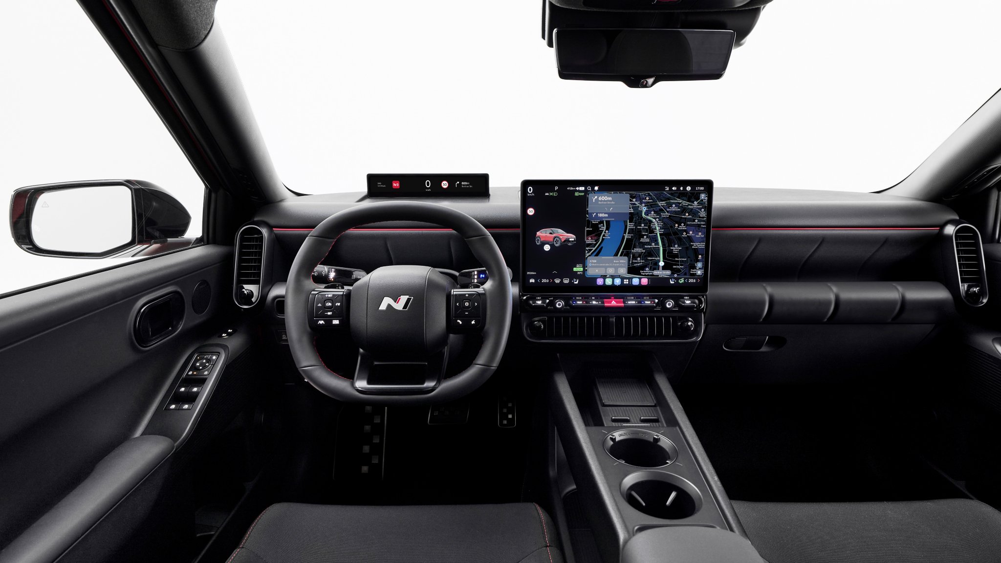 Hyundai IONIQ 3 kokpiti ve Pleos Connect bilgi-eğlence ekranı