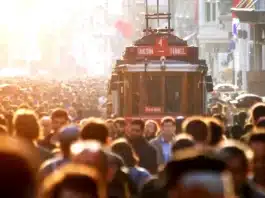 İstanbul’da Barınma Tercihleri Nasıl Değişiyor? Kent Yaşamının Yeni Gerçekleri İstanbul'da barınma tercihlerini şekillendiren kira, ulaşım ve yaşam maliyeti dengesi