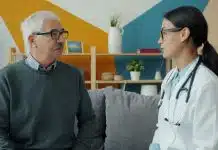 İyi huylu prostat büyümesi: İhmale gelmez 5 belirti ve yeni nesil tedaviler İyi huylu prostat büyümesi belirtileri için doktoruyla görüşen yaşlı bir hasta