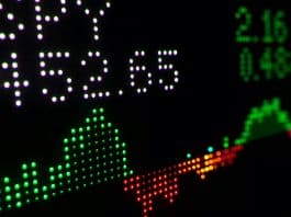 Küresel finansal varlıklar ve borsa verilerini gösteren ekran