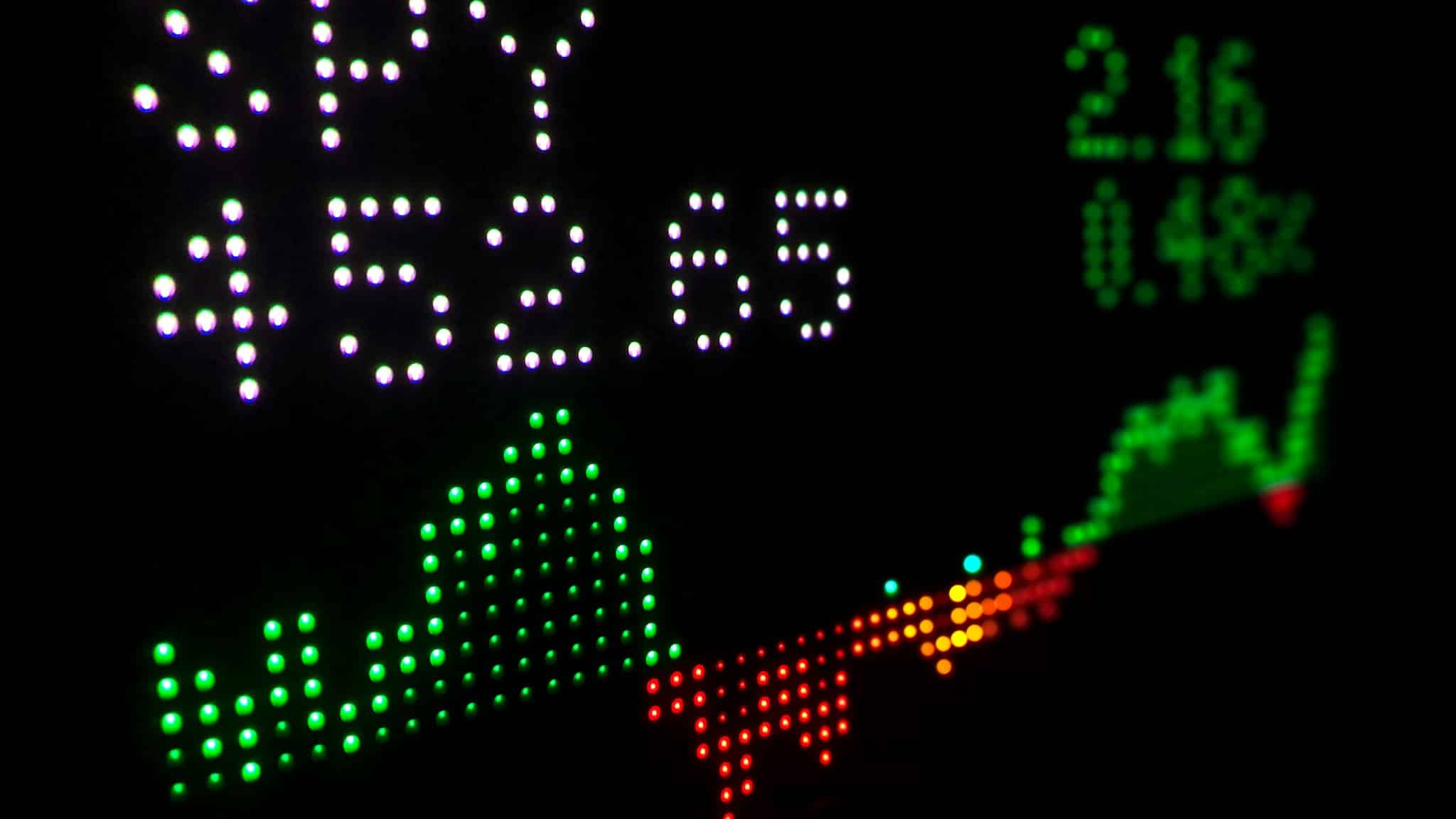 Küresel finansal varlıklar ve borsa verilerini gösteren ekran