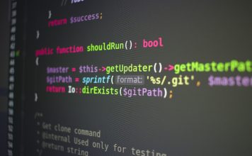 PHP güvenlik açığı PHP2Shell sonrası güncellenmesi gereken PHP kodlarının yer aldığı bilgisayar ekranı